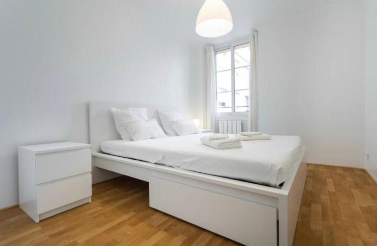 Big White Apartment Nice Bagian luar foto